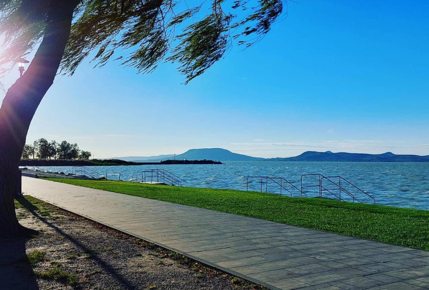 Ferienwohnung Lexi Jakuzzis Apartman Balatonboglár Exterior foto